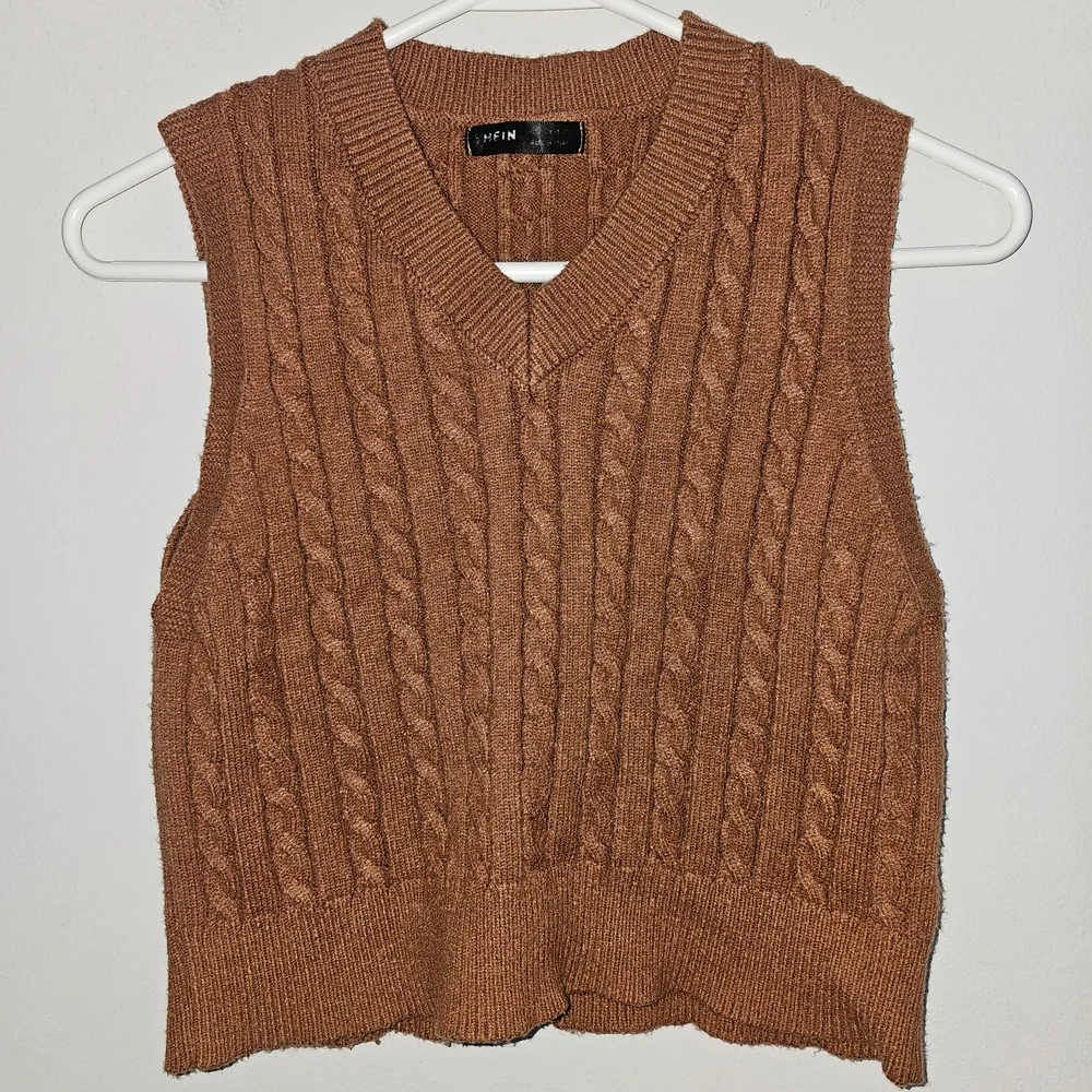 SHEIN Women's Brown Cropped Cable Knit Sweater Vest Sz S